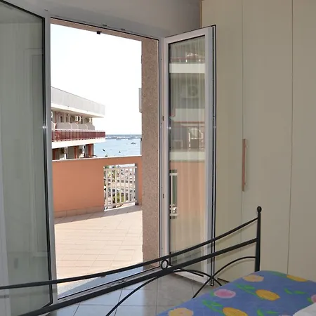 Il Mare Di Alida Apartmán *